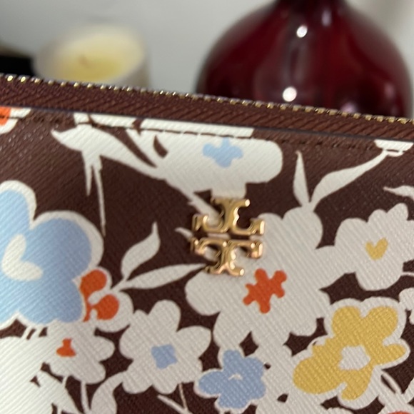 Tory Burch brown wallet - Picture 3 of 8